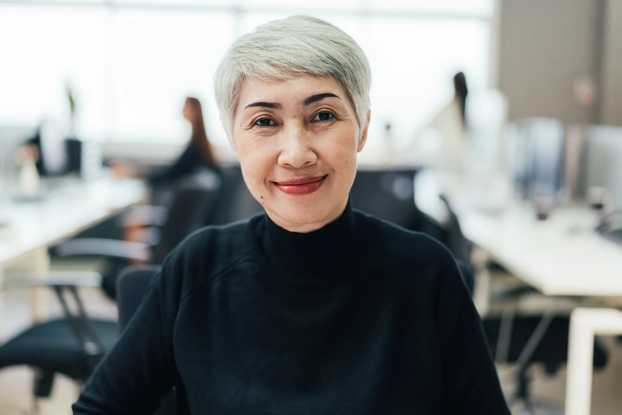 portrait-of-asian-senior-female-manager-at-desk-in-the-office